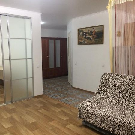 Studio Apartment In Center ポルタヴァ エクステリア 写真