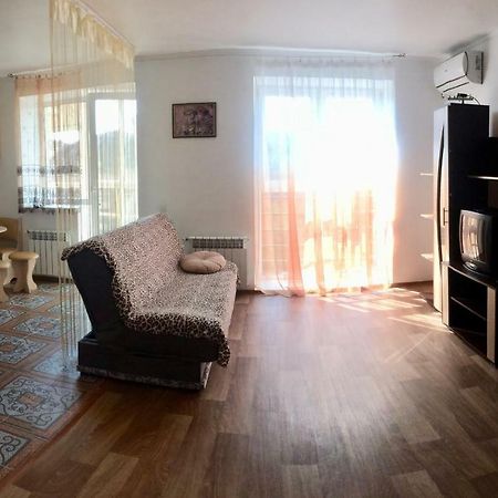 Studio Apartment In Center ポルタヴァ エクステリア 写真