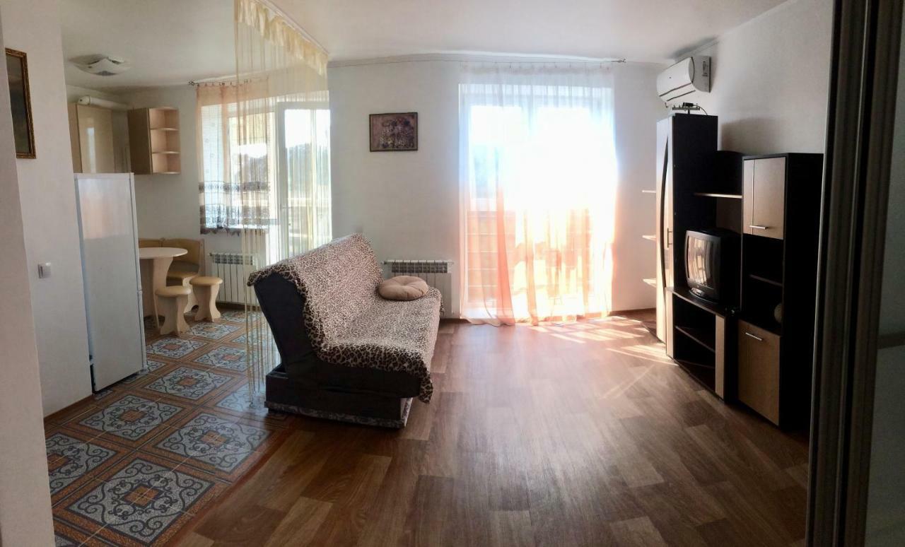 Studio Apartment In Center ポルタヴァ エクステリア 写真